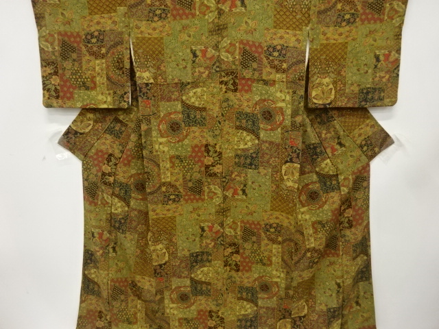 縮緬地　切りばめ風　花更紗模様　小紋着物